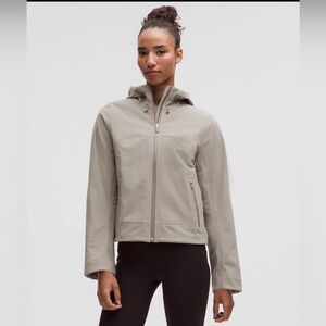 Lululemon women’s cross chill city to trail jacket hooded rain coat gray tan M